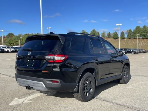 New 2025 Honda Pilot TrailSport image 3