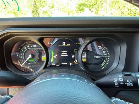 Used 2025 Jeep Wrangler Sahara w/ Safety Group AWD/4WD image 29