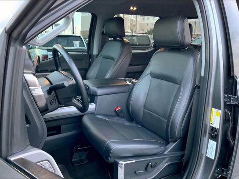 Used 2023 Ford F250 Lariat w/ Lariat Ultimate Package AWD/4WD image 7