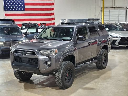 Used 2021 Toyota 4Runner Venture w/ Moonroof Package AWD/4WD image 40