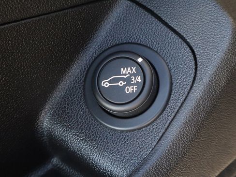 Used 2024 GMC Terrain SLT image 17