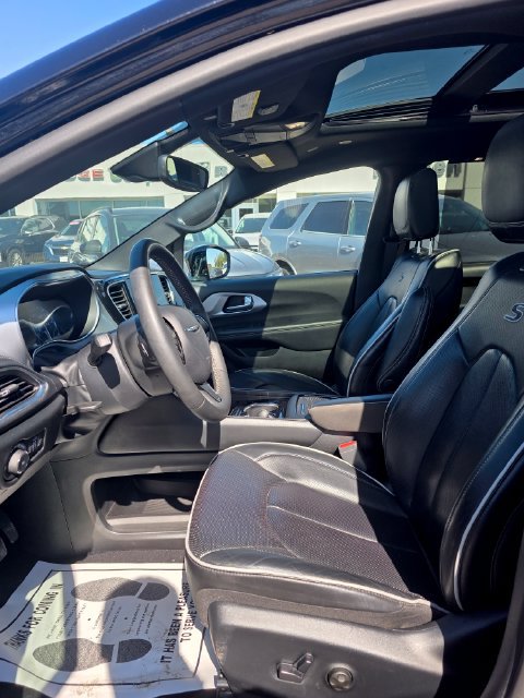 Used 2025 Chrysler Pacifica Limited FWD image 14