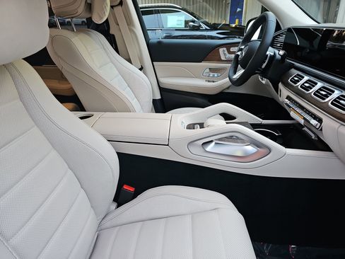 New 2026 Mercedes-Benz GLS 450 4MATIC image 10