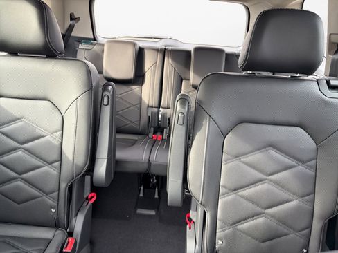 New 2026 Volkswagen Atlas SE image 12