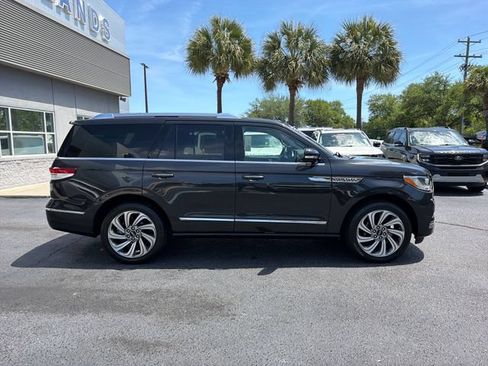 Used 2023 Lincoln Navigator Reserve AWD/4WD image 8
