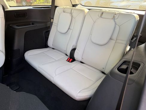 New 2026 Lincoln Aviator AWD image 12