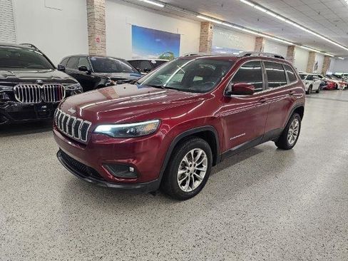 Used 2019 Jeep Cherokee Latitude Plus w/ Comfort/Convenience Group FWD image 1