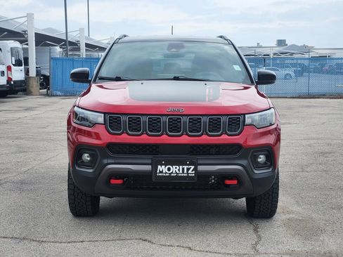 Used 2025 Jeep Compass Trailhawk AWD/4WD image 2
