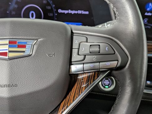 Used 2022 Cadillac Escalade Premium Luxury image 38