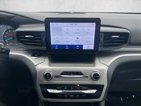 Used 2022 Ford Explorer XLT image 13