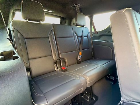 Used 2024 GMC Yukon XL SLT AWD/4WD image 21