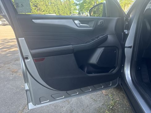 Used 2023 Ford Escape Platinum image 9