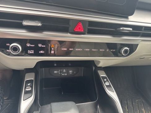 Used 2025 Kia Sorento S w/ Panoramic Sunroof Package FWD image 11