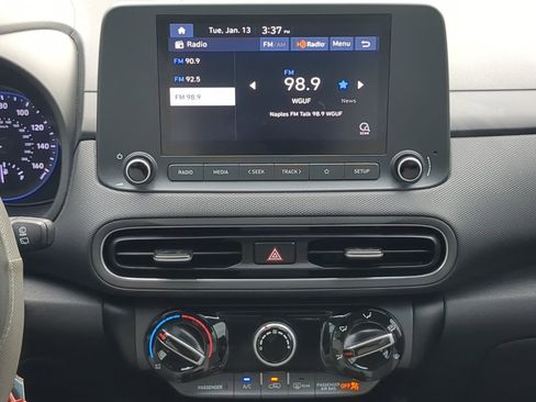 Used 2022 Hyundai Kona SE image 17