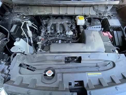 Used 2025 Nissan Pathfinder SL AWD/4WD image 34