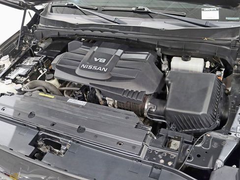 Used 2018 Nissan Titan SV w/ SV Convenience Package image 33