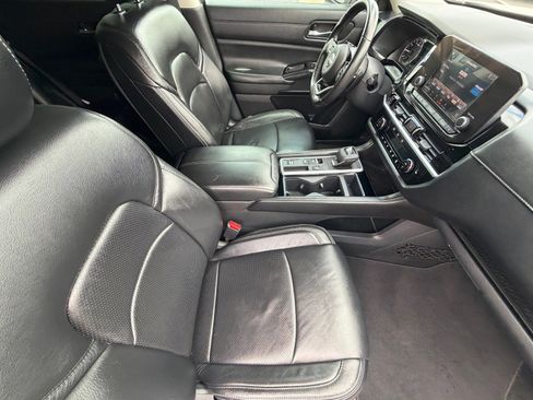 Used 2022 Nissan Pathfinder SV w/ SV Black Package FWD image 11