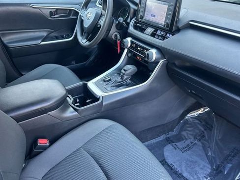 Used 2022 Toyota RAV4 LE image 13