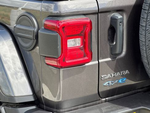 Used 2025 Jeep Wrangler Unlimited Sahara image 33