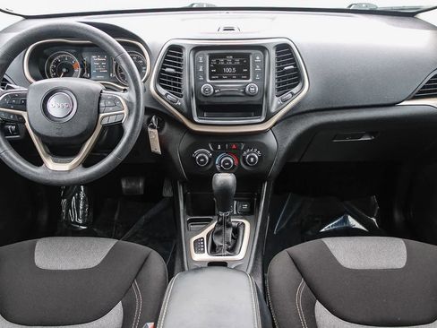 Used 2018 Jeep Cherokee Latitude image 12