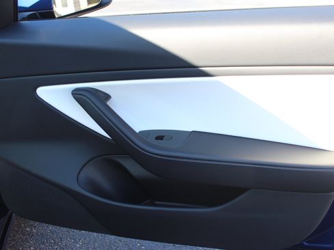 Used 2021 Tesla Model 3 Standard Range Plus image 23