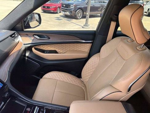 Used 2025 Jeep Grand Cherokee L Summit AWD/4WD image 19