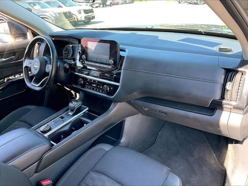 Used 2022 Nissan Pathfinder SV AWD/4WD image 13