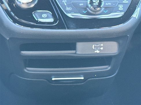 New 2026 Chrysler Pacifica Select image 17