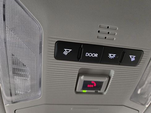 Used 2023 Toyota RAV4 AWD Hybrid image 36