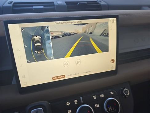 Used 2025 Land Rover Defender 90 S image 22