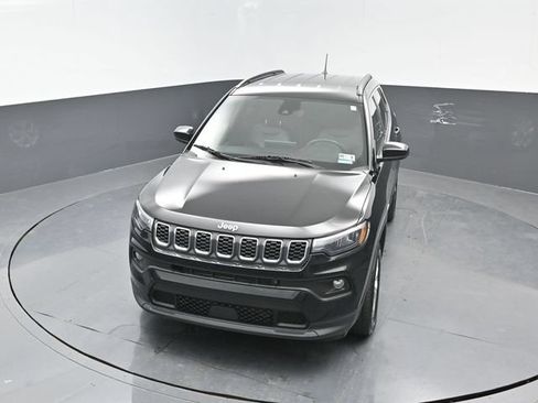 Used 2024 Jeep Compass Latitude AWD/4WD image 18