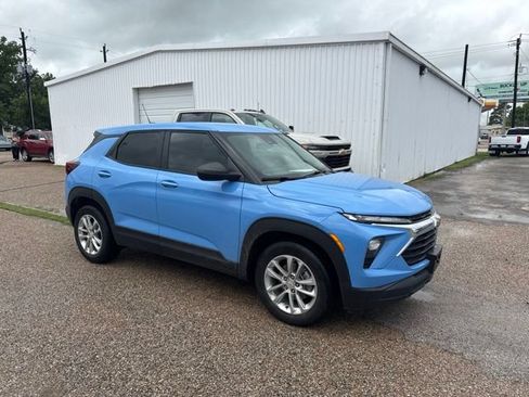 Used 2024 Chevrolet TrailBlazer LS w/ LS Convenience Package FWD image 4