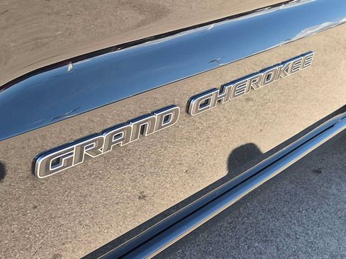 Used 2017 Jeep Grand Cherokee Overland AWD/4WD image 11