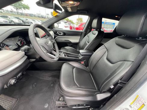 Used 2025 Jeep Compass Limited AWD/4WD image 19