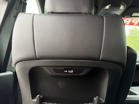 Used 2026 Chrysler Pacifica Select FWD image 25