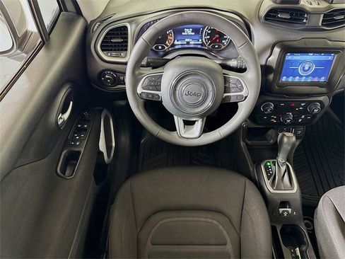 Used 2021 Jeep Renegade Latitude image 18