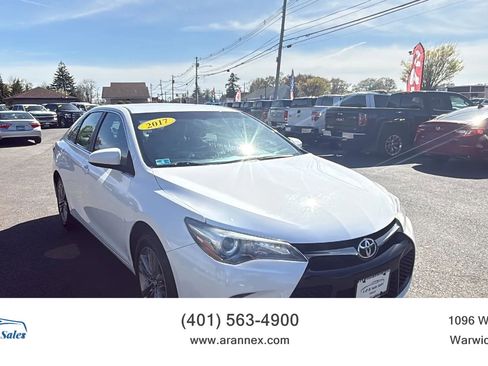 Used 2017 Toyota Camry SE FWD image 1