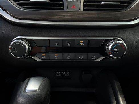 Used 2025 Nissan Altima 2.5 SV FWD image 27