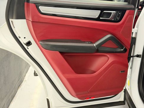 Used 2022 Porsche Cayenne Platinum Edition w/ Premium Package Plus image 25