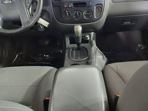 Used 2005 Ford Escape XLS FWD image 18