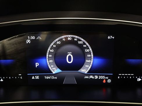 Certified 2024 Volkswagen Tiguan SE R-Line AWD/4WD image 43