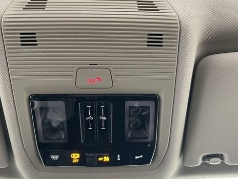 Used 2024 Volkswagen Atlas SEL Premium R-Line image 43