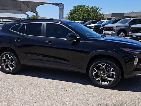 Used 2025 Chevrolet Trax LT w/ Driver Confidence Package FWD image 9