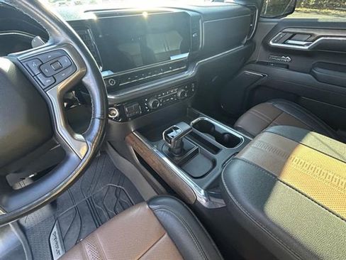 Used 2023 Chevrolet Silverado 1500 High Country w/ Technology Package image 13