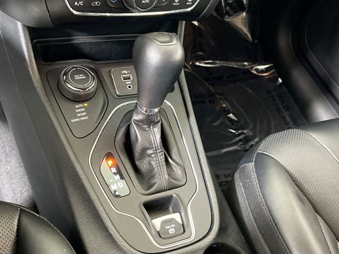 Used 2022 Jeep Cherokee Latitude Lux AWD/4WD image 16