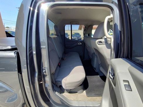 Used 2013 Nissan Frontier SV w/ SV Value Truck Pkg AWD/4WD image 38