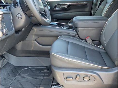 New 2026 Chevrolet Suburban Premier AWD/4WD image 9