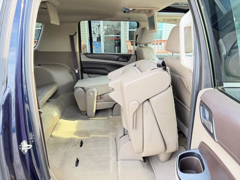 Used 2018 Chevrolet Suburban LT image 46