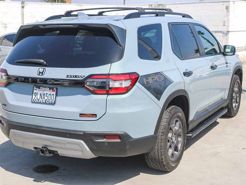 Used 2024 Honda Pilot TrailSport image 9
