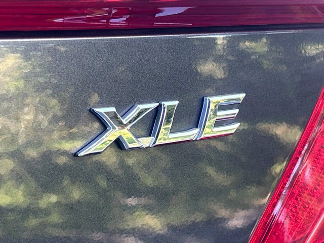 Used 2012 Toyota Camry XLE w/ Leather Pkg FWD image 11